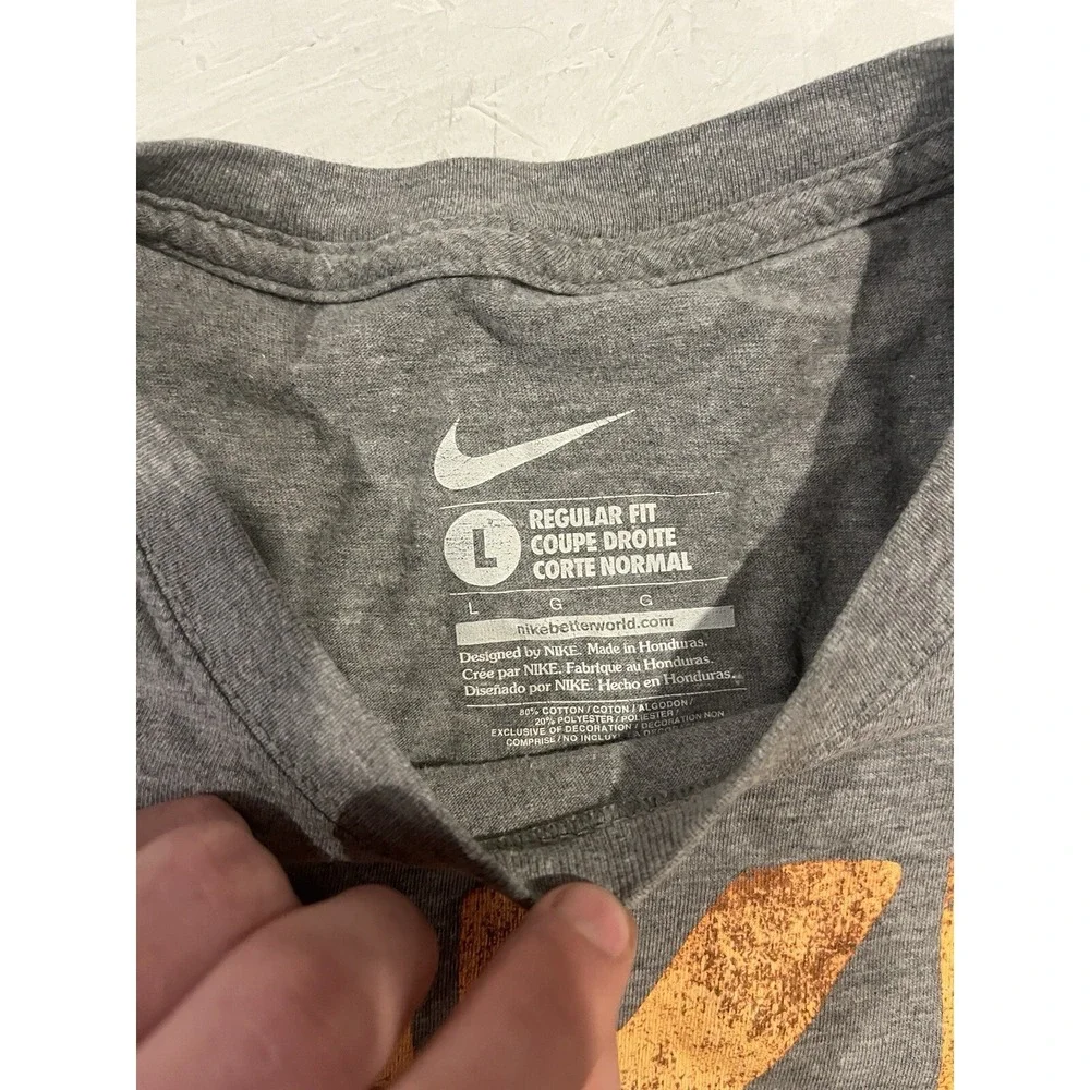 Nike 1972 Long Sleeve Shirt Mens Large Spellout‎ Gray Regular Fit Graphic